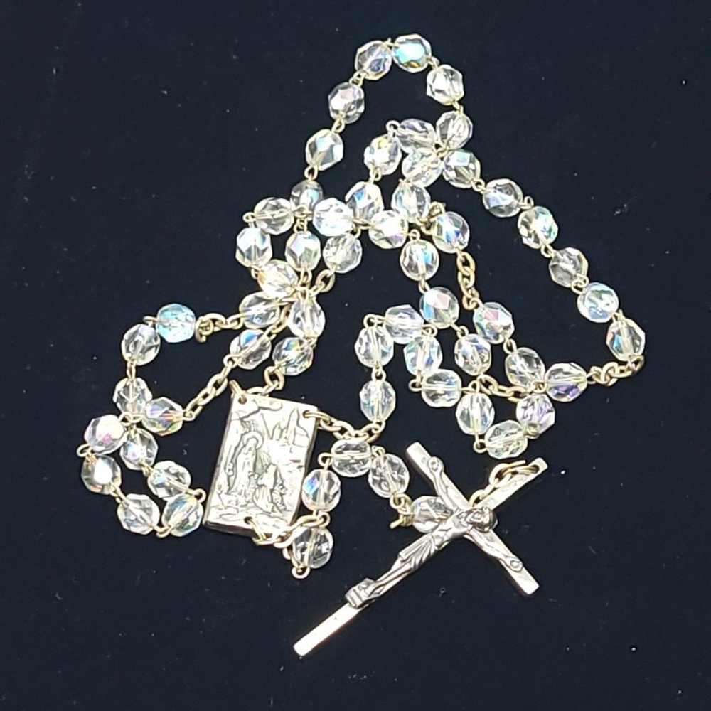 Vintage Catholic Rosary Glass Beads Italy Child Praying at Statue of Jesus 7688
